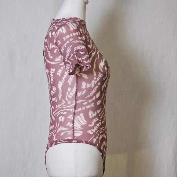 Skims Summer Mesh Raspberry Swirl T Shirt Bodysuit SZ M - Picture 3 of 13